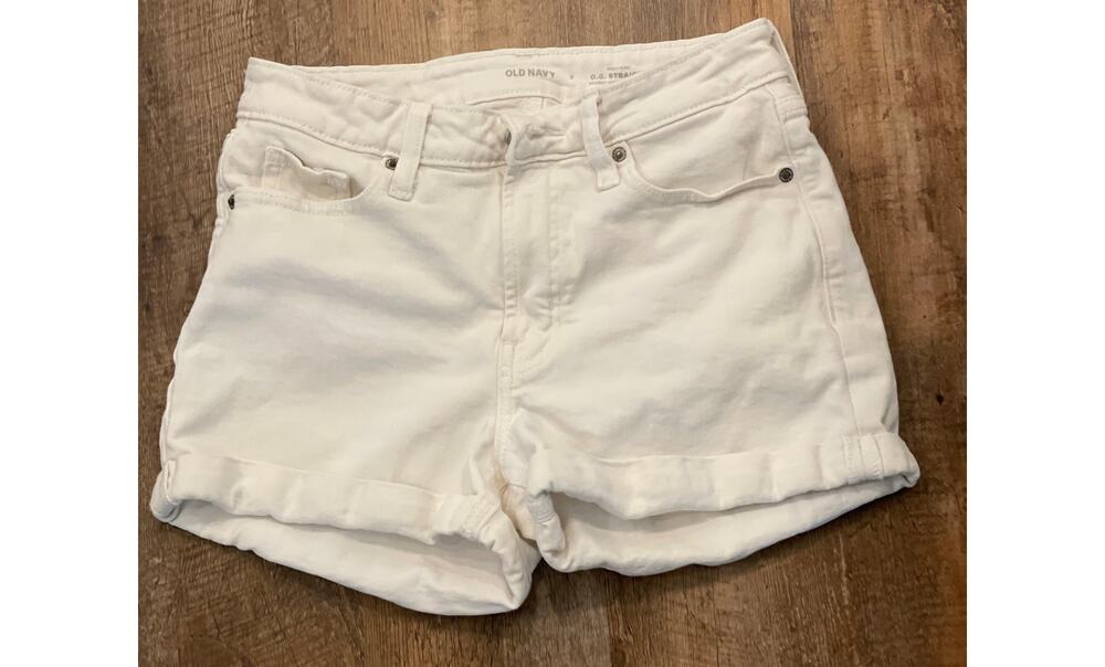 Old Navy White Hi-Rise O.G. Straight shorts SZ 2